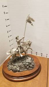 lot 1334 image: Chilmark pewter sculpted Unit Colors with certificate