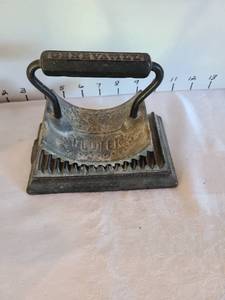 lot 1350 image: Cast iron fluter rufflepleatingcrimping iron dated 1886, Geneva, ILL