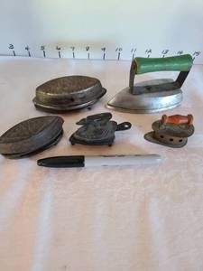lot 1351 image: Small irons, (one is swan shaped) and resting plates