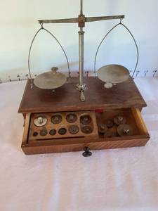 lot 1354 image: Scales and weights