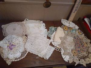 lot 1416 image: Doilies