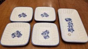 lot 1506 image: Pfaltzgraff platter and 4 sandwich plates