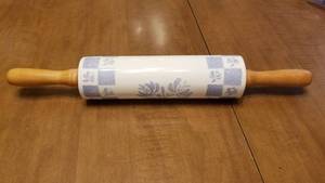 lot 1510 image: Pfaltzgraff rolling pin