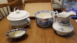 lot 1515 image: Johnson Bros Royal Ironstone chamber pot wlid, chamber pot (handle repaired), pitcher and Nippon footed dish