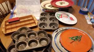 lot 1537 image: Divided brownie pan, baking pans and serving trays