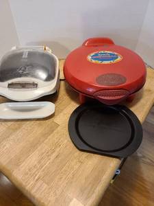 lot 1600 image: George Foreman grill and Quesadilla maker