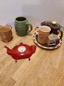 lot 1605 image: Vintage McCoy barrel mug, Greentown Dewey chocolate slag glass, chipped, coffee set, tin teapot thermometer