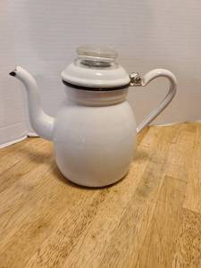 lot 1608 image: Vintage blue and white enamelware hinged top percolator