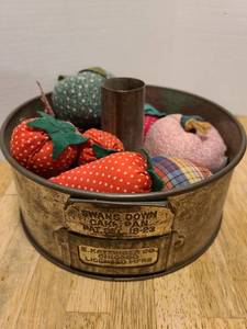 lot 1614 image: Vintage Swans Down cake pan filled with stuffed fruit decor