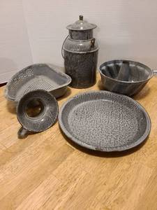 lot 1621 image: Grey enamelware kitchen items