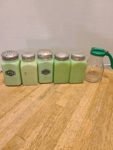 lot 1623 image: Jadeite green glass salt, pepper, flour, sugar shakers, syrup dispenser