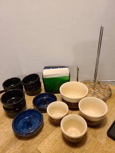 lot 1627 image: Green glass Napco 1164 napkin holder, black ramekins, more