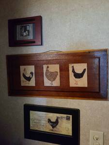 lot 1631 image: Wall decor, largest is 10x23