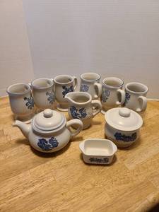 lot 1635 image: Pfaltzgraff teapot, cups, sugar, creamer, sugar packets holder