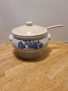 lot 1637 image: Pfaltzgraff soup tureen with ladle