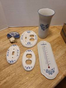 lot 1638 image: Pfaltzgraff vase, switch plates, thermometer, nightlight