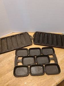 lot 1639 image: Cast iron cornbread pans, one is Wagner Ware #1319
