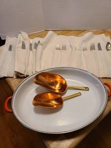 lot 1643 image: 1932 Lady Hamilton Oneida Community flatware 17 pieces in cloth holder, red enamel skillet, copper scoops