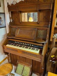 lot 2022 image: Vintage Kimball pump organ with stool (plays well) In basement.