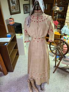lot 2024 image: Antique dress form with dress, gloves, bonnet, boots