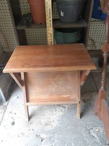 lot 3000 image: Small wooden table. 22 x 21 x 13