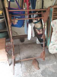 lot 3001 image: Two quilt racks. The larger rack approximately 40 inches tall has broken feet. The smaller one is approximately 29 inches tall