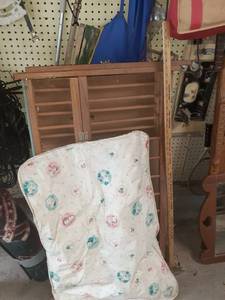 lot 3002 image: Vintage play pen with pad. NOT SAFETY COMPLIANT