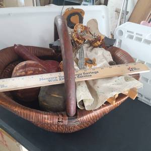 lot 3016 image: Fall Decor. Large basket(19) with gourds,wooden black bird, and more