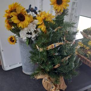 lot 3021 image: Galvanized vase(13) and a 24 inch Sunflower tree(lights didnt work)