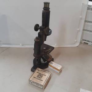 lot 3028 image: Vintage Spencer Lens microscope plus micro slides