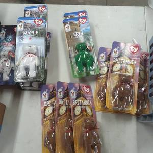 lot 3031 image: TY beanie babies. Still in pkg.