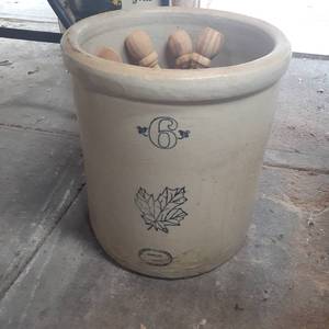 lot 3039 image: No. 6 Crock(15 tall) with spindle legs and more. There is also a crack on bottom see pictures