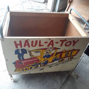 lot 3044 image: Vintage toy box on wheels. 22 x 24 x 16