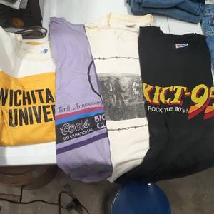 lot 3063 image: Vintage t shirts. Size large