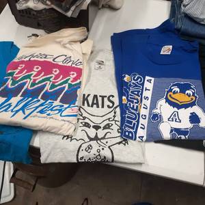 lot 3064 image: Vintage t shirts. Size XXL