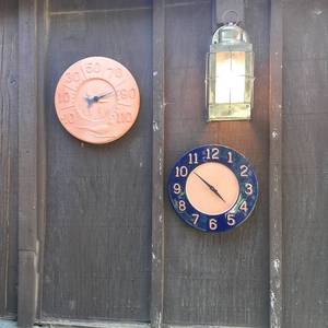 lot 4004 image: Outdoor clock and thermometer