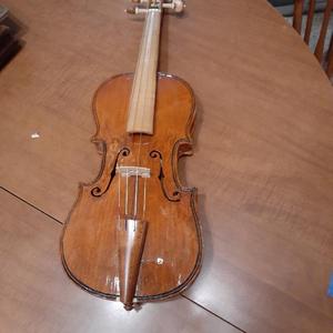 lot 1426 image: Violin. Bausch made in Germany. Inside is stamped 1881 - 1946