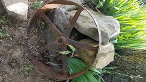 lot 4023 image: Wagon wheel