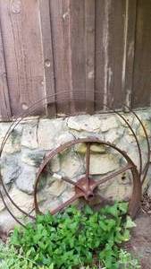 lot 4021 image: Wagon wheel with 2 rings used on buggy wheel