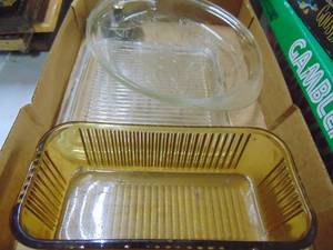 lot 1779 image: Pie Plates  and Baking Dish