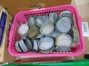 lot 1783 image: 40 Zinc Lids