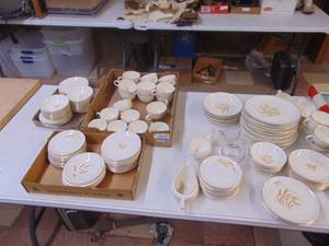 lot 1795 image: Wheat Pattern China Pieces - Large Selection