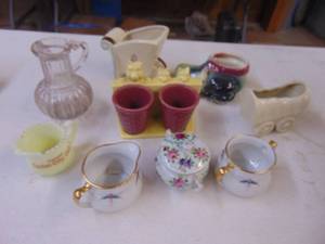 lot 1813 image: Assorted Planters and Decor