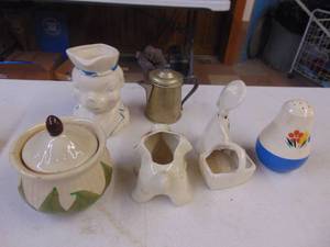 lot 1816 image: Assorted Planters and Decor