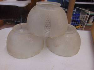 lot 1824 image: 3 Light Globes