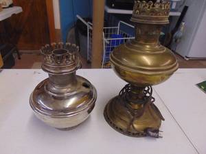 lot 1828 image: Aladdin Lamp - Parts - other lamp has been electrified