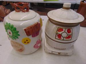 lot 1842 image: Pair of Cookie Jars Marked USA