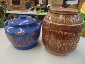 lot 1845 image: Pair of Unmarked Cookie Jars