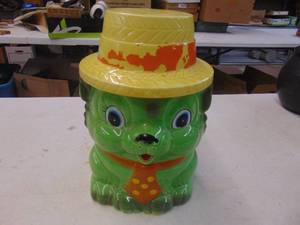 lot 1846 image: Green Cookie Jar