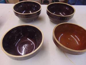 lot 1849 image: 4 Bakeware Bowls